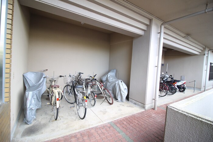 物件外観写真3　(駐輪場)