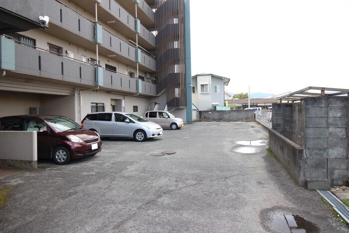 物件外観写真6　(駐車場)