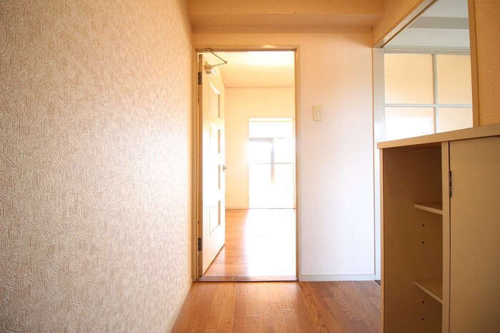 物件内観写真10　(玄関)