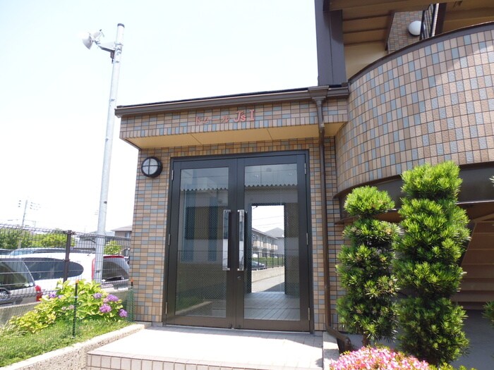 物件外観写真1　(エントランス部分)