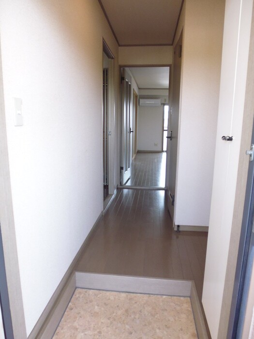 物件内観写真12　(玄関)
