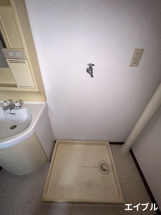 物件内観写真13　(洗濯機置場)