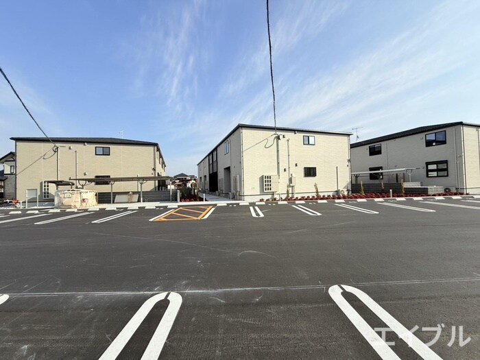 物件外観写真2　(駐車場)