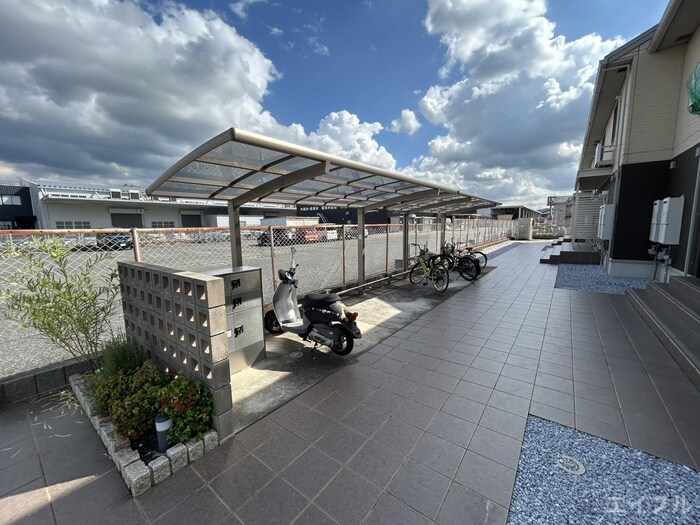 物件外観写真4　(駐輪場)
