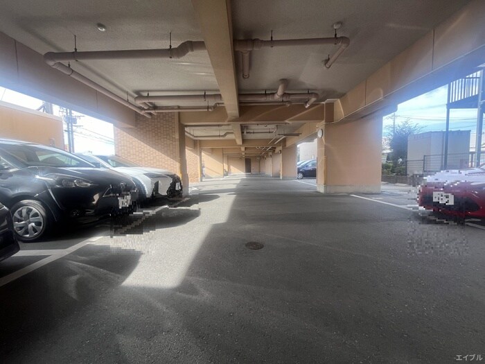 物件外観写真2　(駐車場)