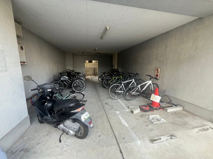 物件外観写真5　(駐輪場)