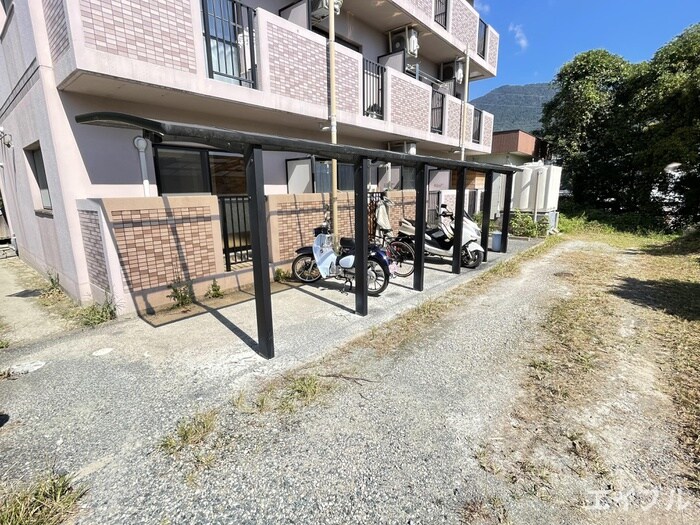 物件外観写真4　(駐輪場)