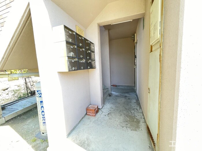 物件外観写真5　(エントランス部分)