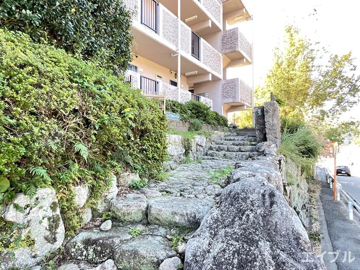 物件外観写真6　(エントランス部分)