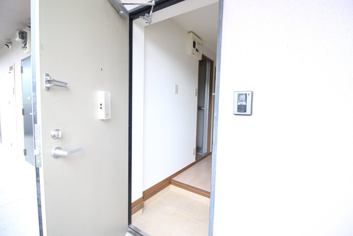 物件内観写真11　(玄関)