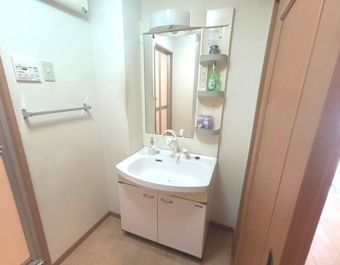 物件内観写真11　(洗面)