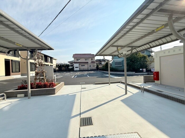 物件外観写真3　(駐輪場)