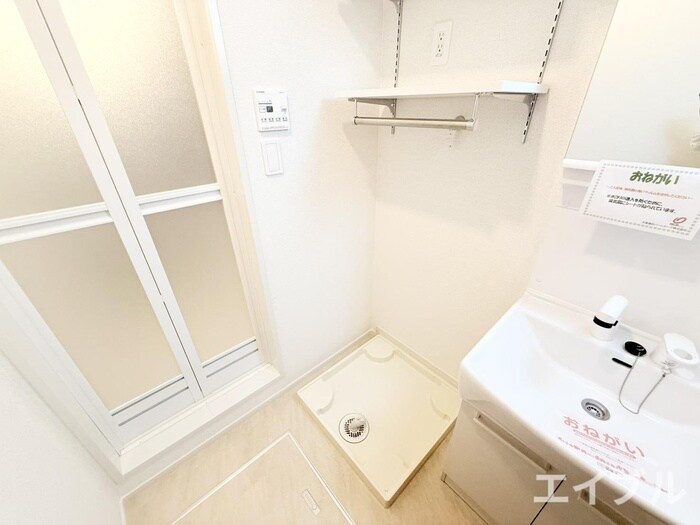 物件内観写真11　(洗濯機置場)