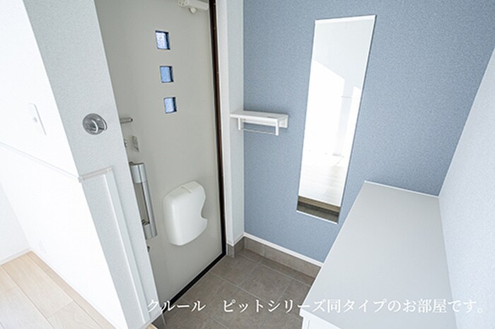 物件内観写真6　(玄関)