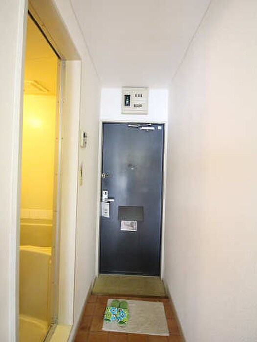 物件内観写真13　(玄関)