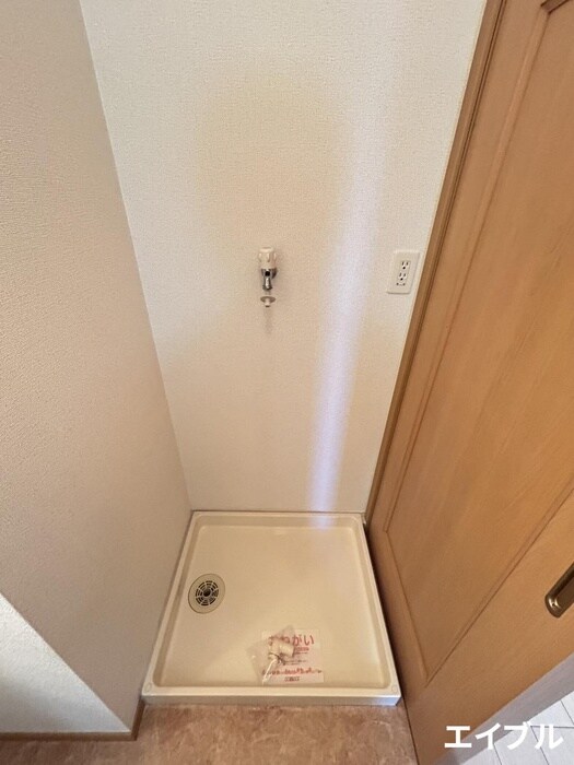 物件内観写真12　(洗濯機置場)