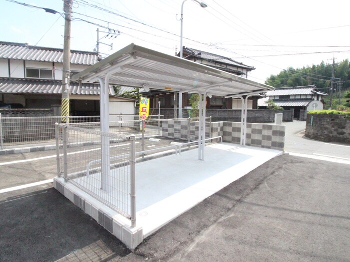 物件外観写真3　(駐輪場)