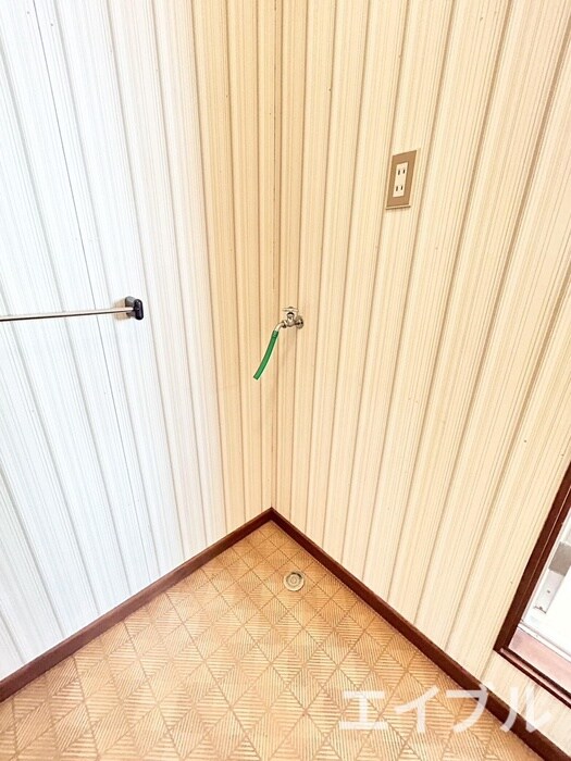 物件内観写真6　(洗濯機置場)