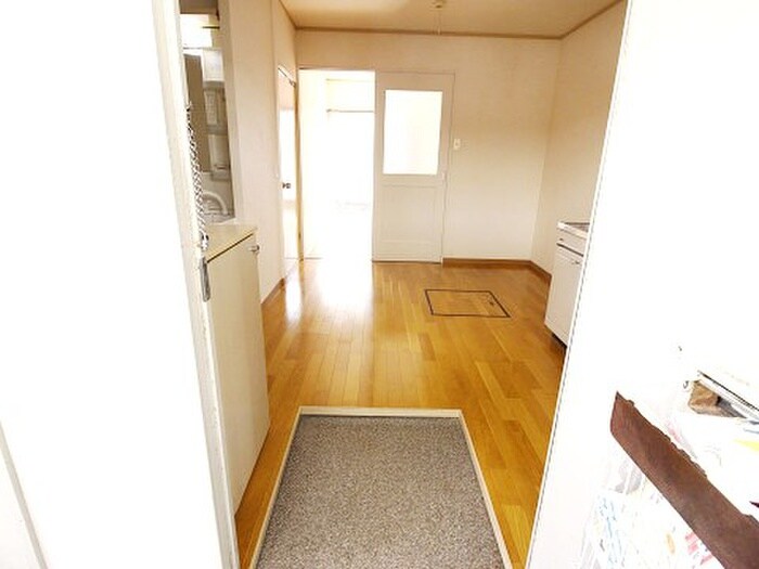 物件内観写真10　(玄関)