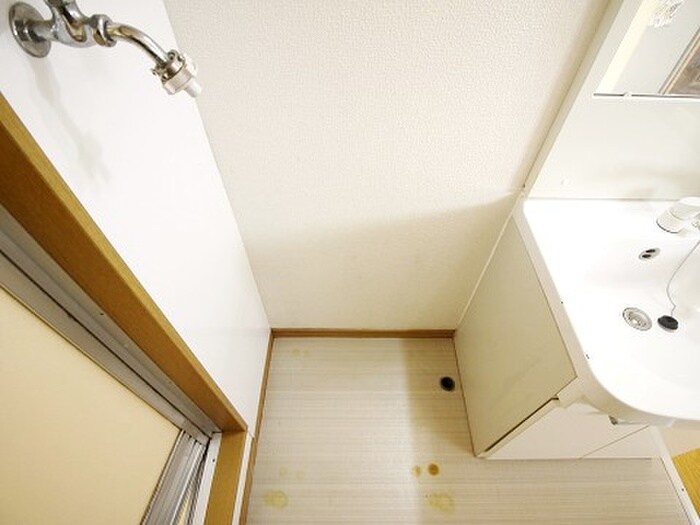 物件内観写真16　(洗濯機置場)