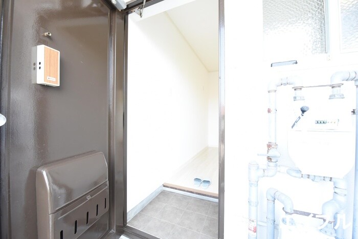 物件内観写真9　(玄関)