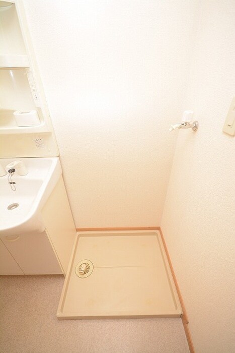 物件内観写真10　(洗濯機置場)