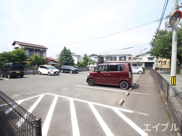 物件外観写真4　(駐車場)