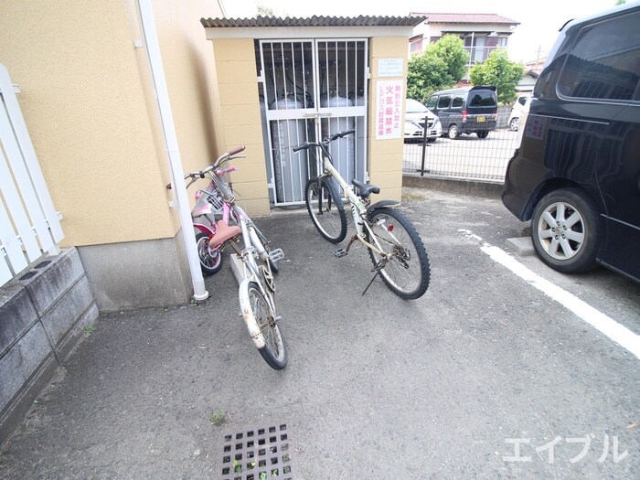 物件外観写真5　(駐輪場)