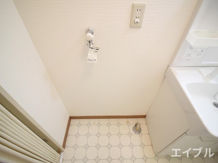 物件内観写真11　(洗濯機置場)