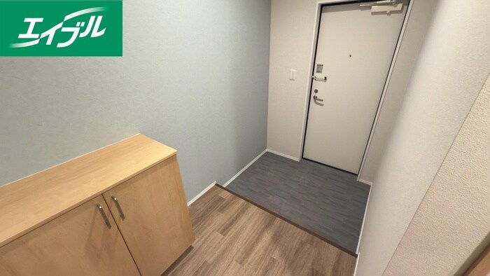 物件内観写真13　(玄関)