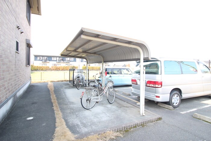 物件外観写真3　(駐輪場)