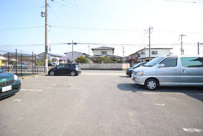 物件外観写真5　(駐車場)