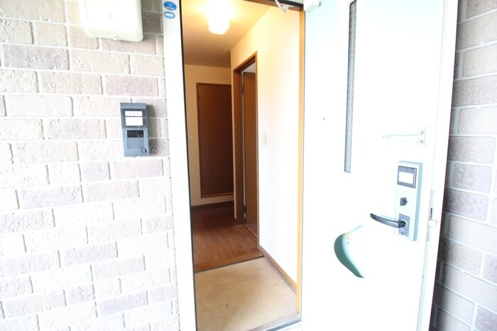 物件内観写真10　(玄関)