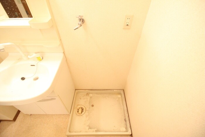 物件内観写真14　(洗濯機置場)