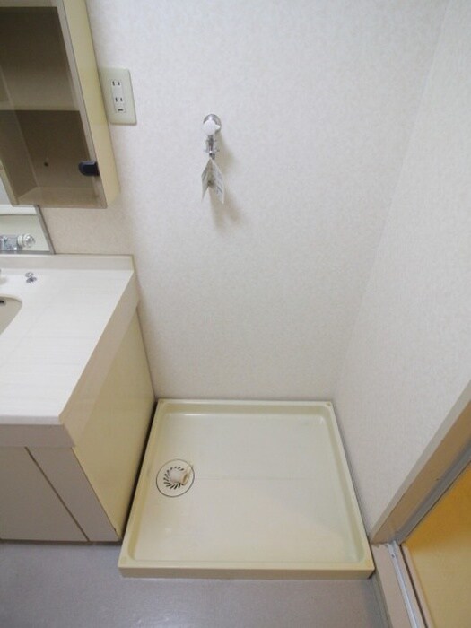 物件内観写真8　(洗濯機置場)