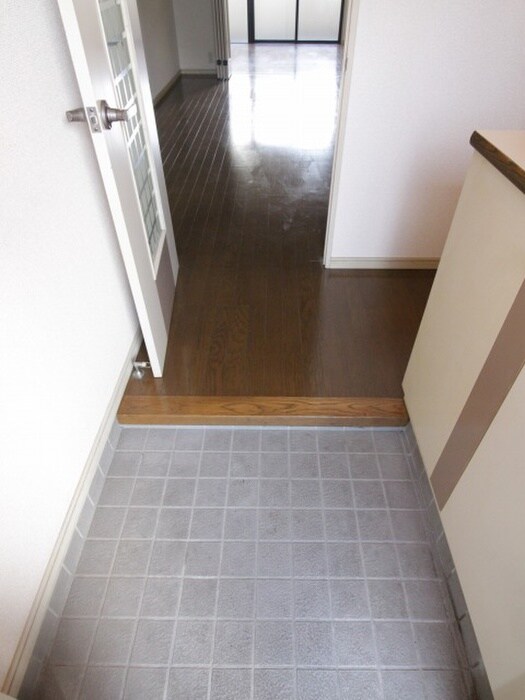 物件内観写真12　(玄関)