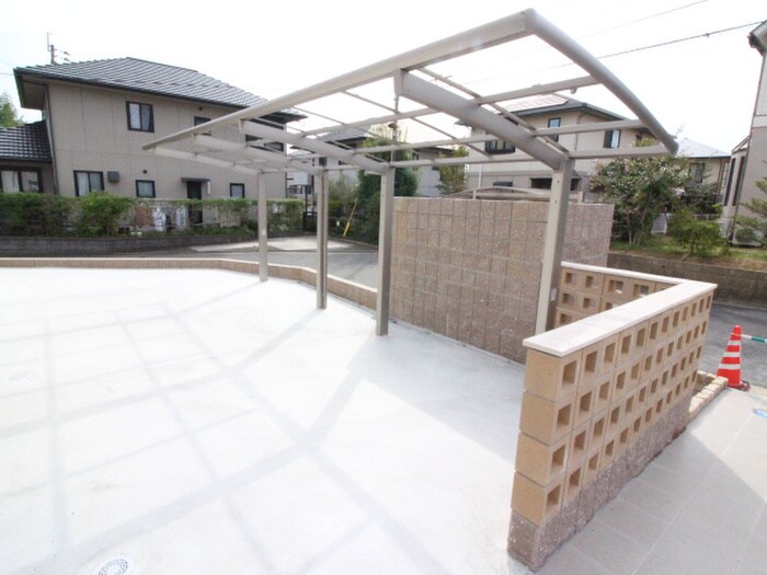 物件外観写真3　(駐輪場)