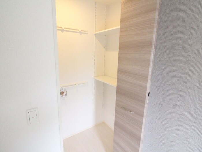 物件内観写真15　(収納)