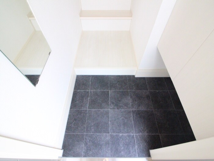 物件内観写真16　(玄関)