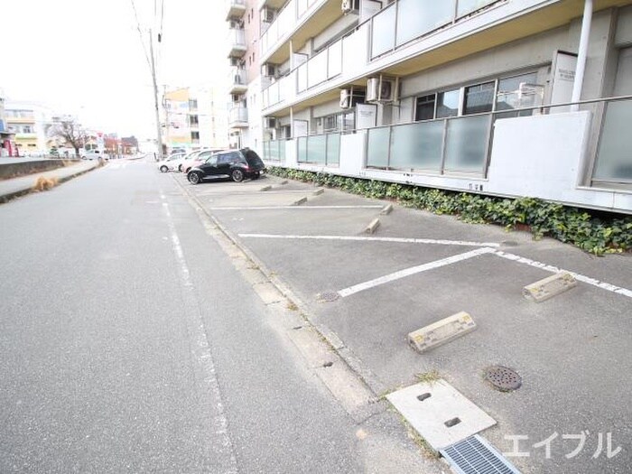 物件外観写真4　(駐車場)