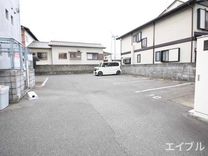 物件外観写真5　(駐車場)