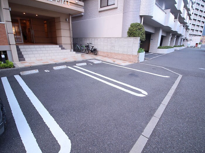 物件外観写真3　(駐車場)