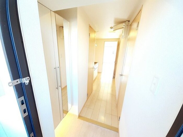 物件内観写真9　(玄関)