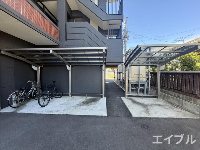 物件外観写真3　(駐輪場)