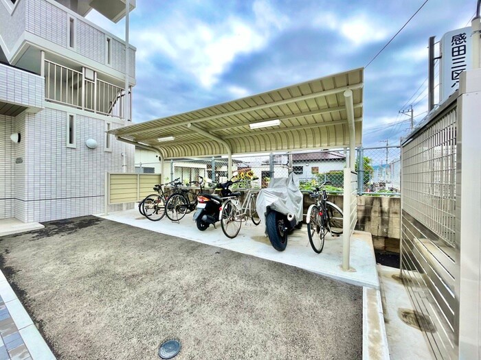 物件外観写真3　(駐輪場)
