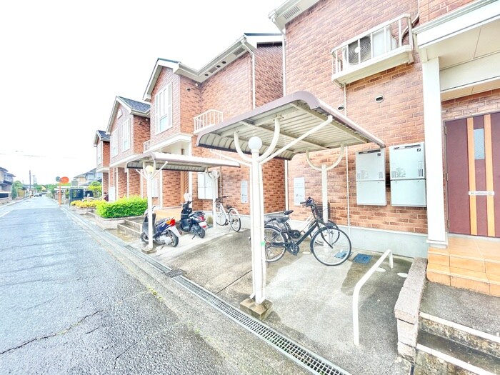 物件外観写真3　(駐輪場)
