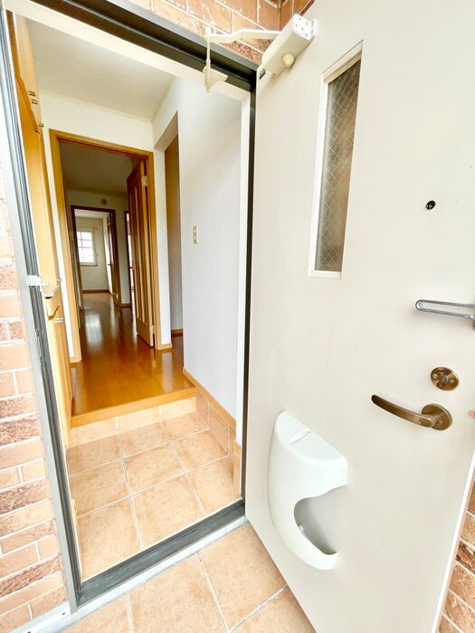 物件内観写真10　(玄関)