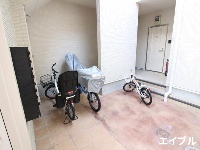 物件外観写真5　(駐輪場)