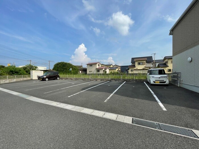 物件外観写真2　(駐車場)