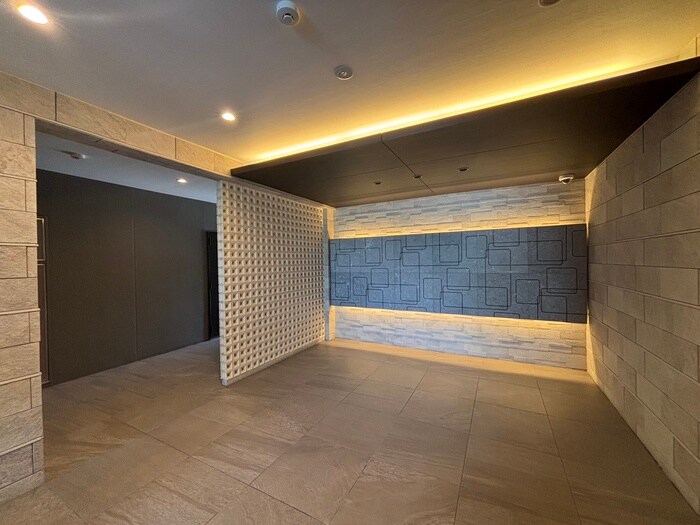 物件外観写真4　(エントランス部分)